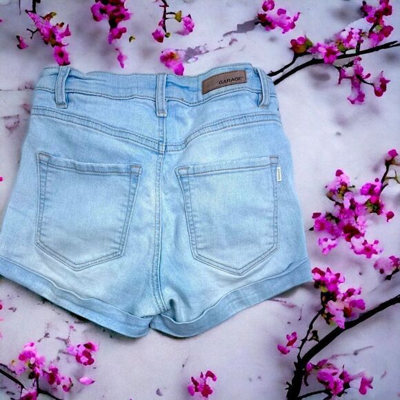 GARAGE l High Waist l Stretch l Light Denim Wash l Rolled Hem l 5-pocket style - Picture 2 of 11